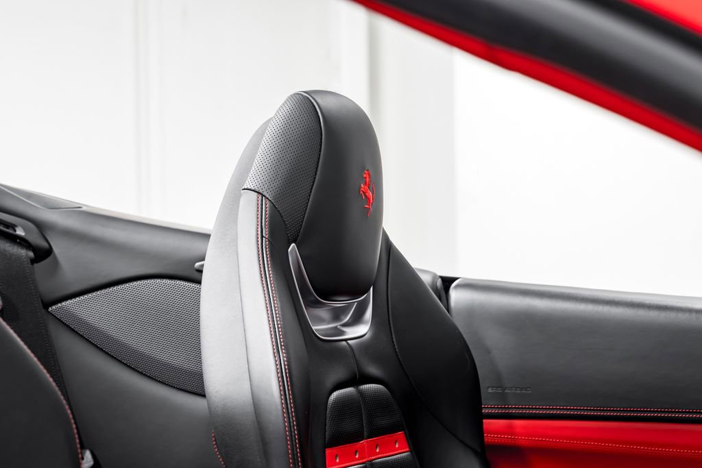 Used 2020 Ferrari Portofino RWD image 31