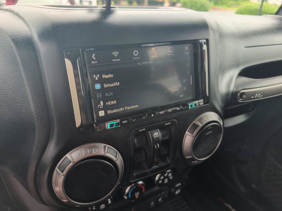 Used 2018 Jeep Wrangler Unlimited Sahara AWD/4WD image 24