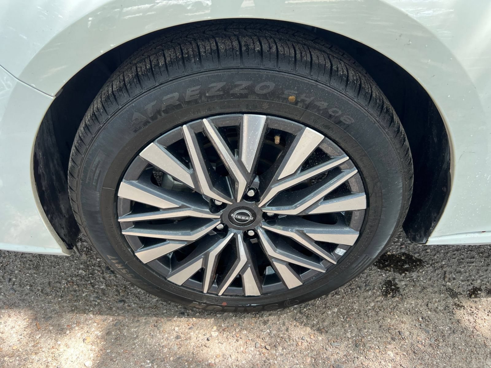 Used 2025 Nissan Altima 2.5 SV FWD image 25