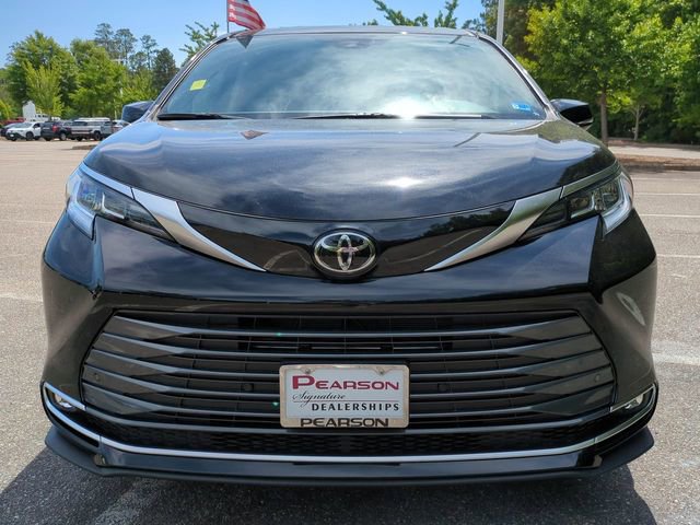 New 2026 Toyota Sienna Limited AWD/4WD image 9