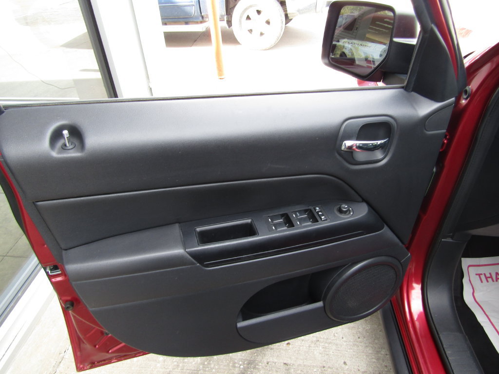 Used 2015 Jeep Patriot High Altitude AWD/4WD image 19