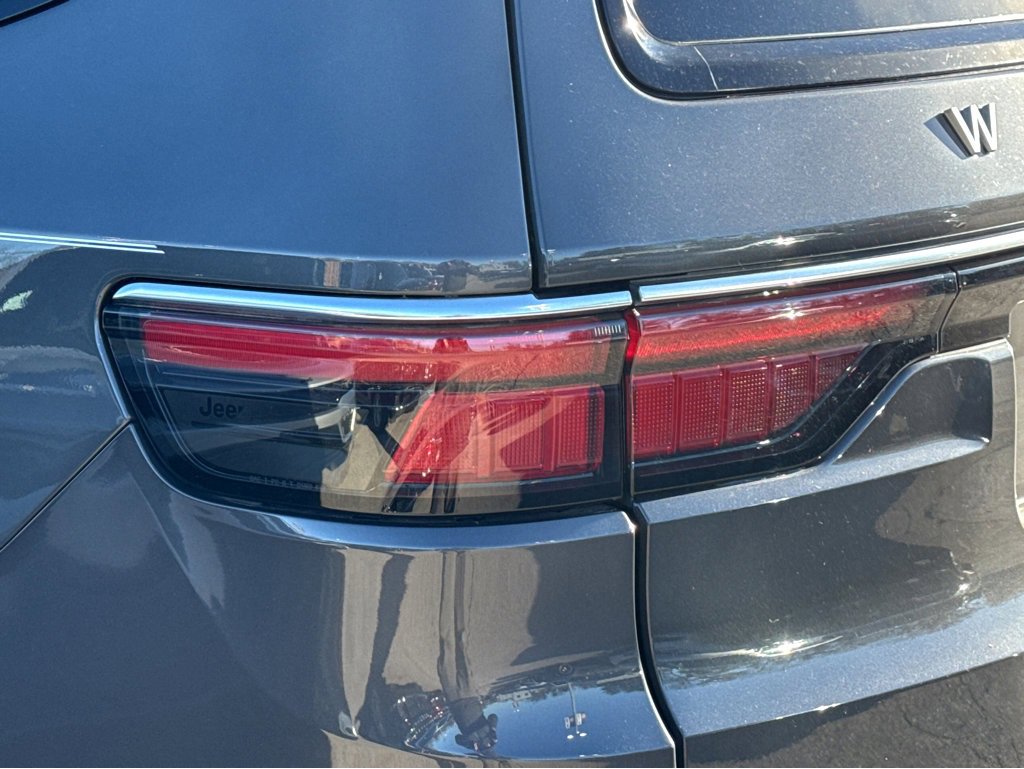 Used 2022 Jeep Wagoneer Series III w/ Premium Group I image 6