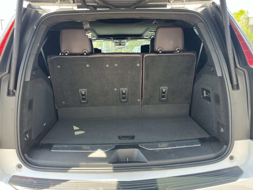 Used 2022 Cadillac Escalade Premium Luxury Platinum image 11