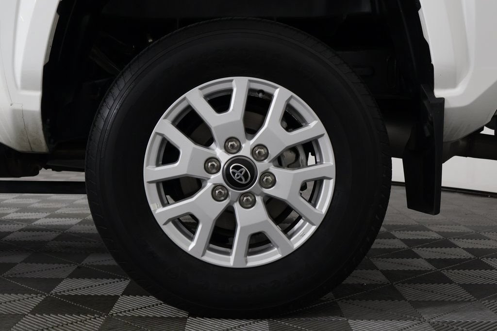 Used 2024 Toyota Tacoma SR5 AWD/4WD image 16