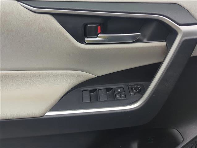 Used 2021 Toyota RAV4 XLE image 11