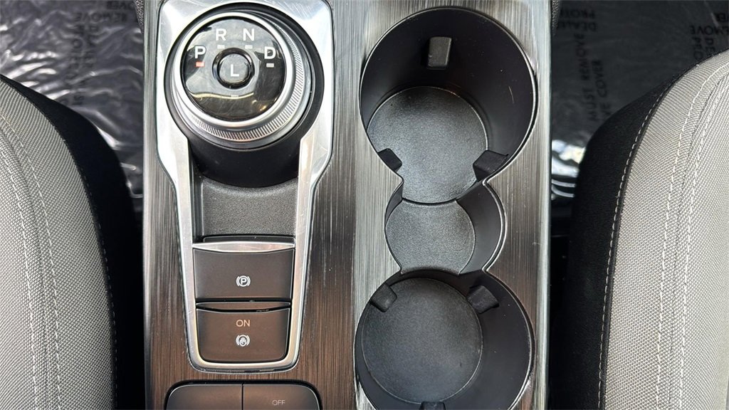 Used 2022 Ford Escape SE w/ SE Sport Appearance Package image 18