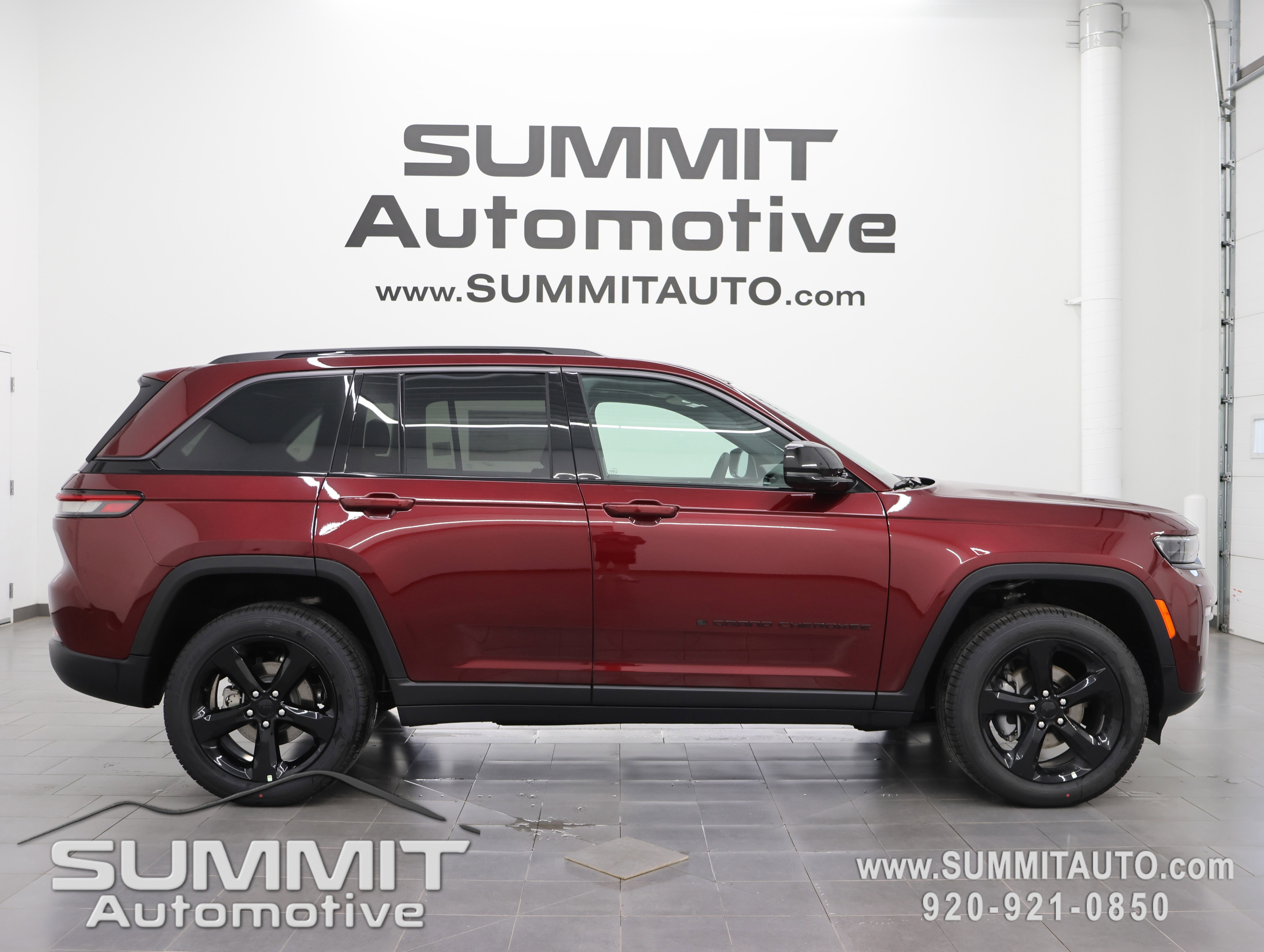 New 2026 Jeep Grand Cherokee Limited AWD/4WD image 1