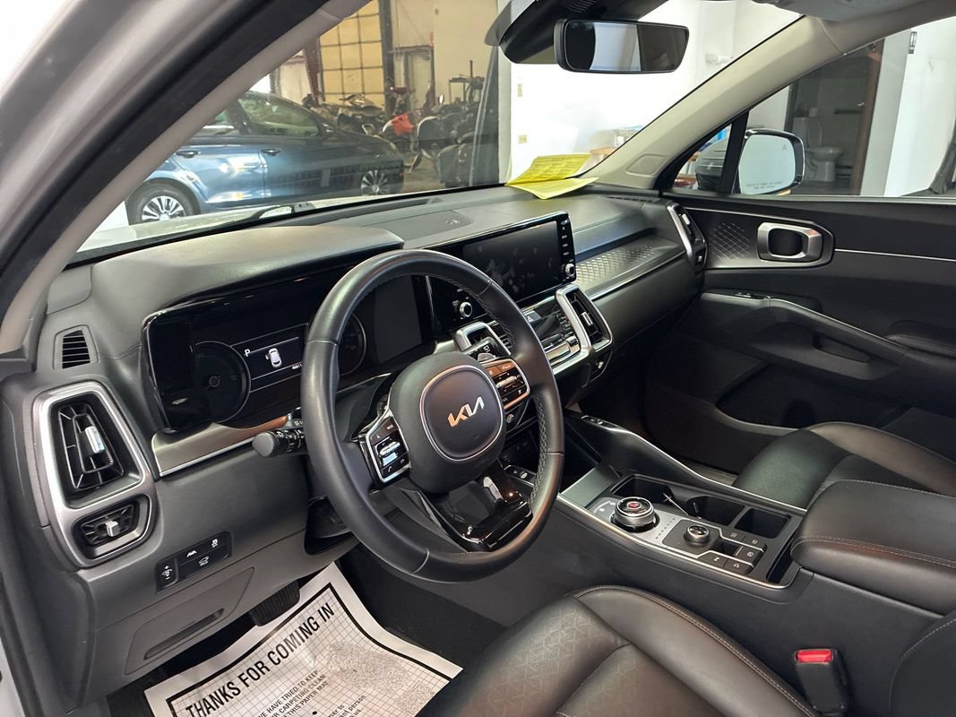 Used 2023 Kia Sorento EX AWD/4WD image 8
