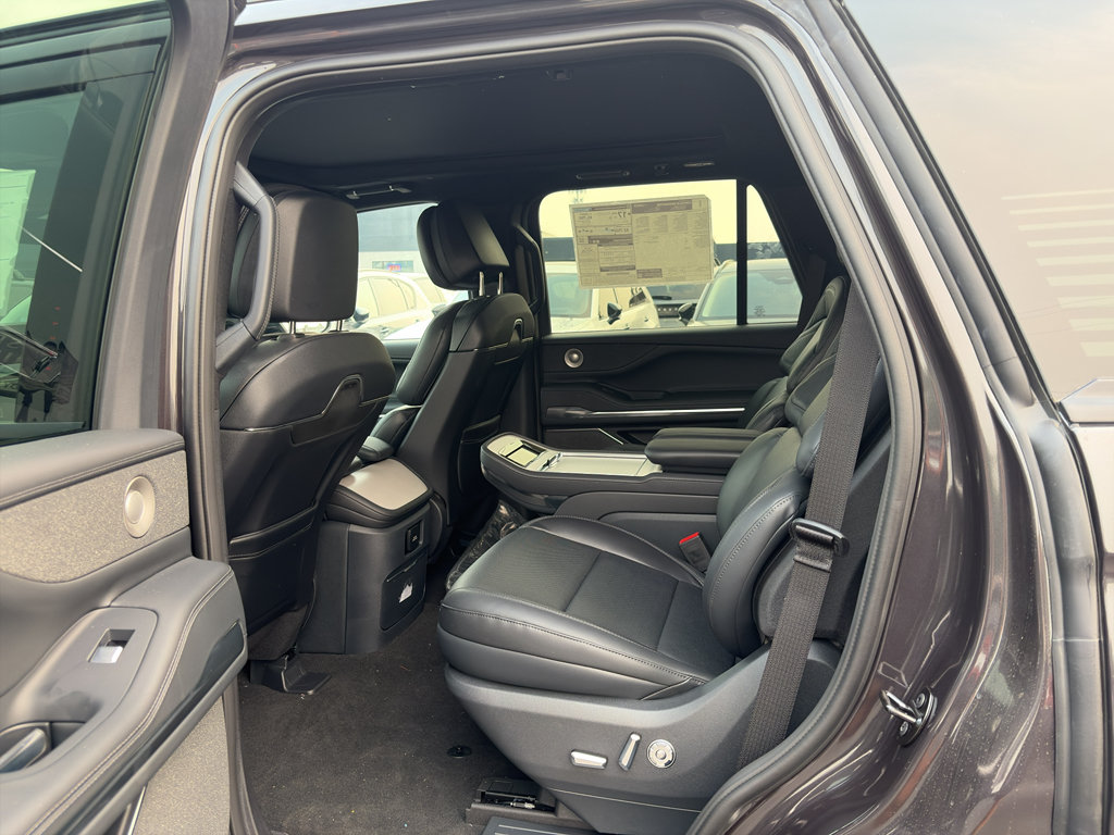 New 2027 Lincoln Navigator Reserve w/ Jet Appearance Package AWD/4WD image 13