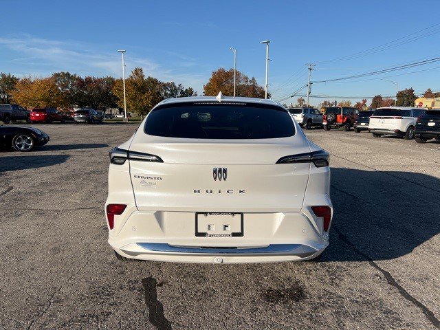 Certified 2025 Buick Envista Avenir image 4