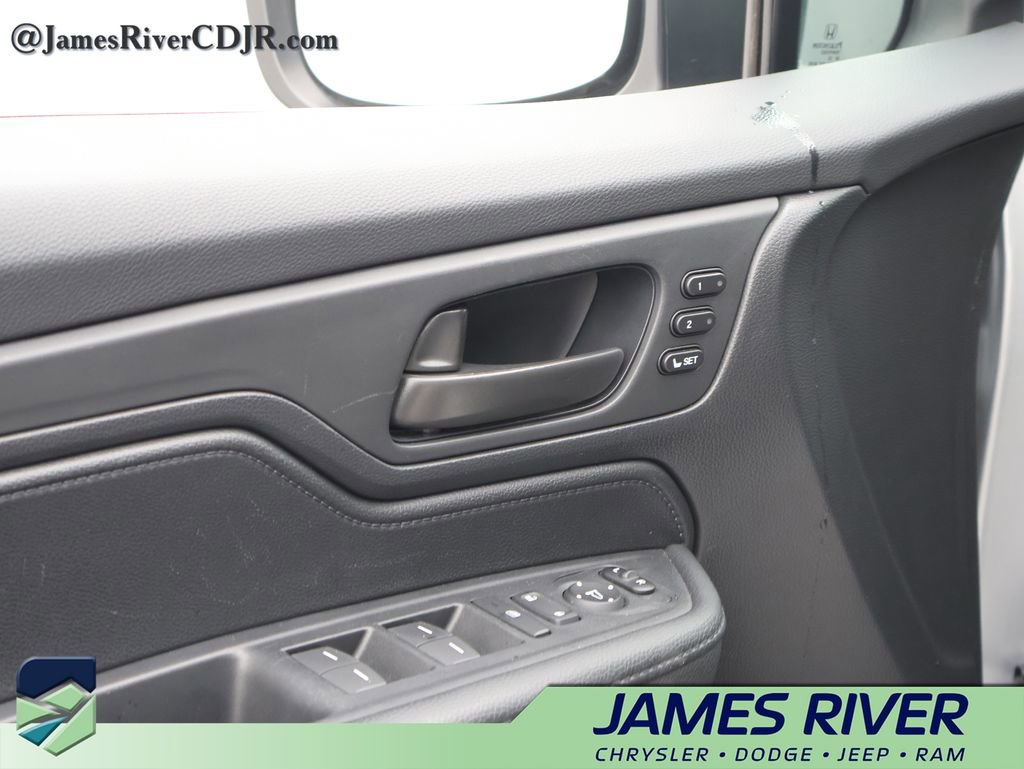 Used 2025 Honda Odyssey EX-L image 21