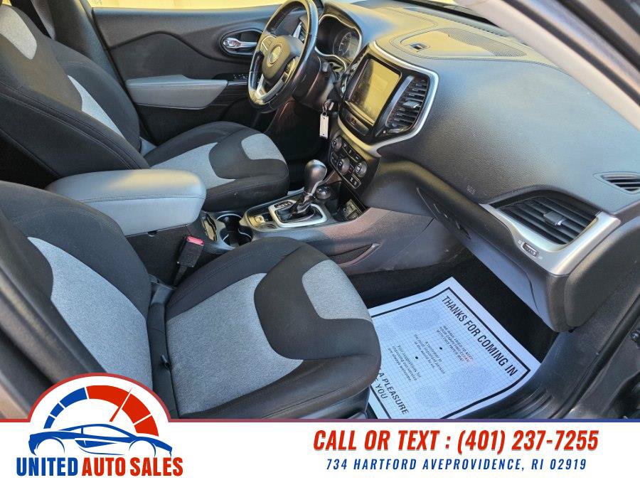 Used 2014 Jeep Cherokee Latitude w/ Cold Weather Group AWD/4WD image 13