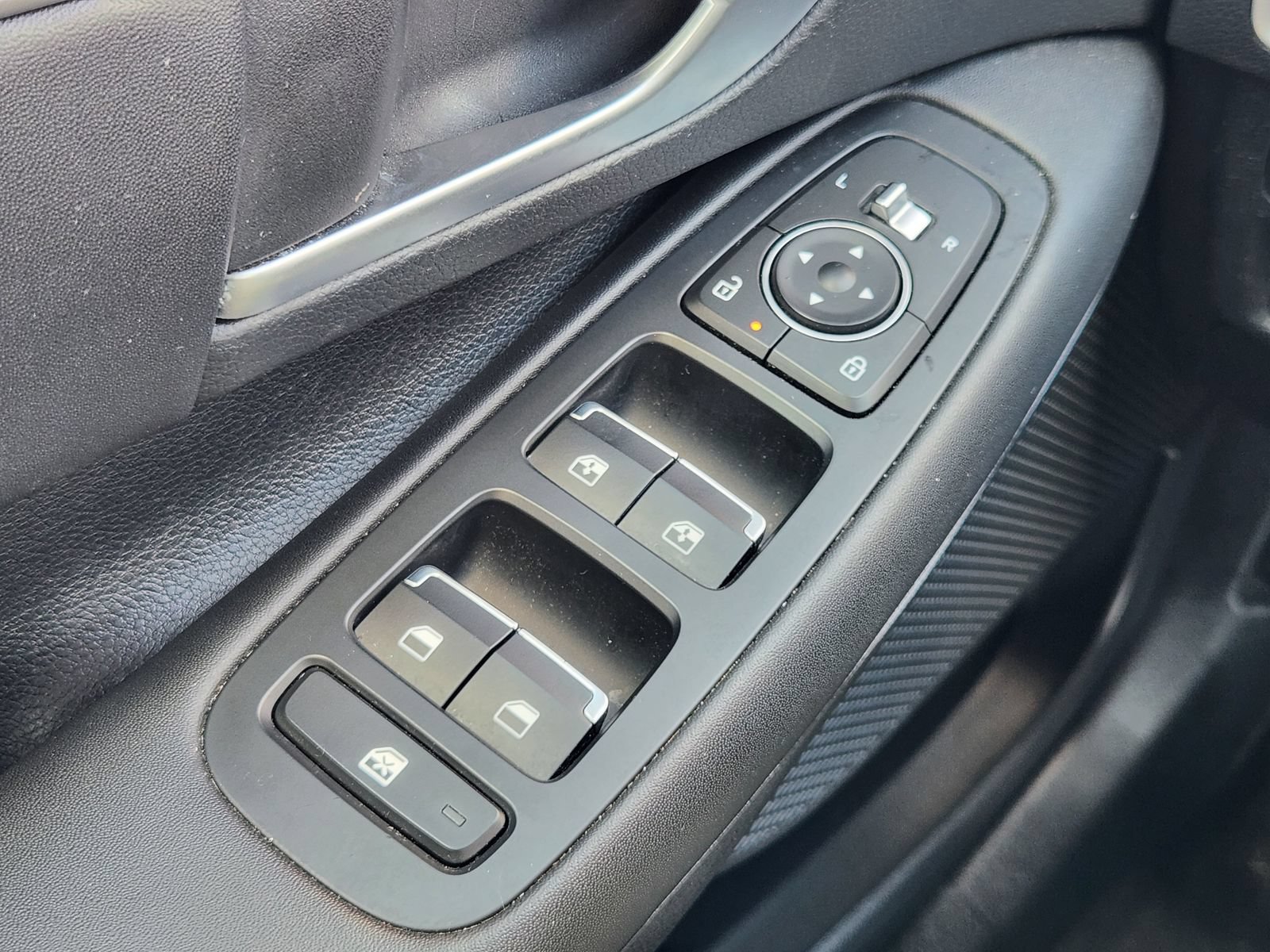 Used 2025 Hyundai Sonata SEL FWD image 31