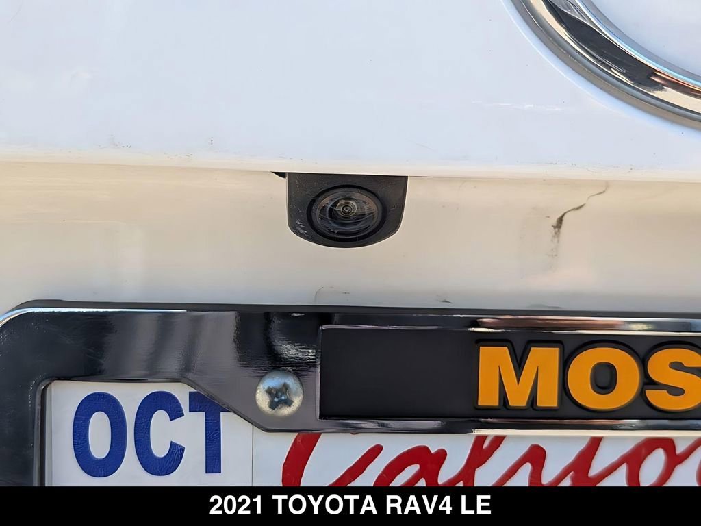 Used 2021 Toyota RAV4 LE FWD image 5