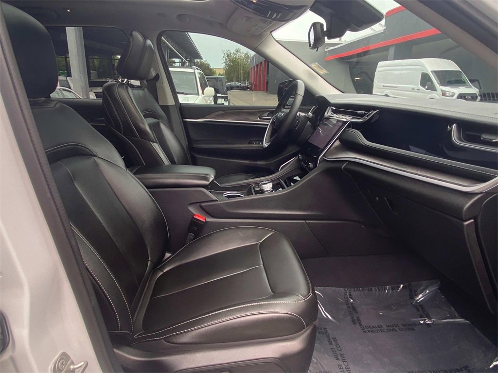 Used 2024 Jeep Grand Cherokee Limited 4xe image 11