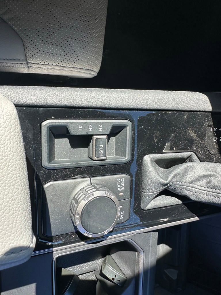 Used 2025 Toyota Tundra Limited image 30