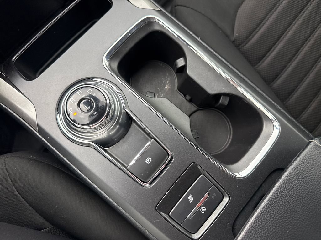 Used 2020 Ford Fusion SE image 32