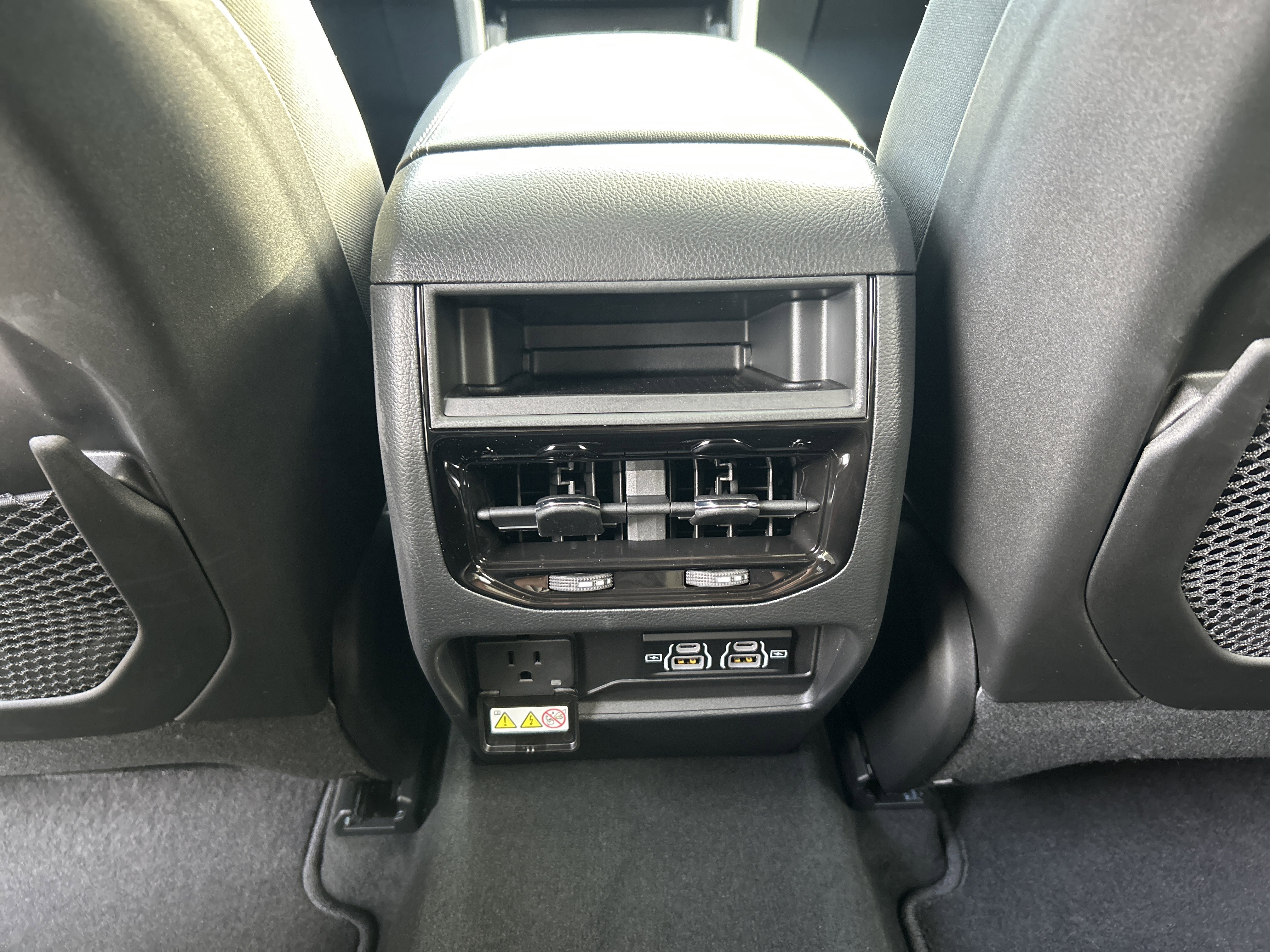 New 2025 Jeep Grand Cherokee Altitude image 33