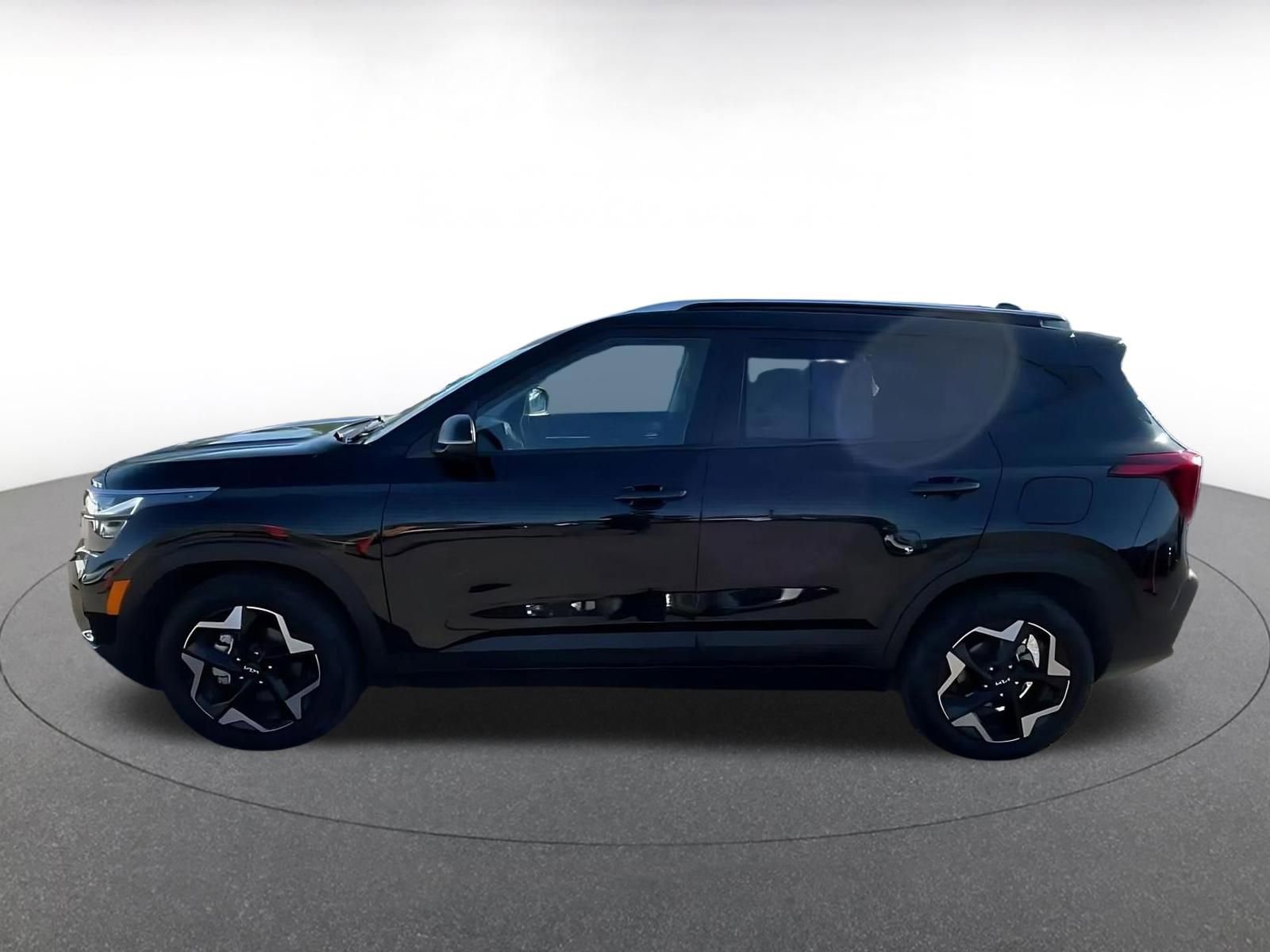 Used 2025 Kia Seltos S image 9