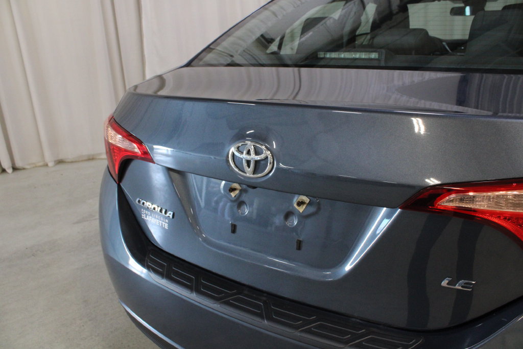 Used 2018 Toyota Corolla LE FWD image 31