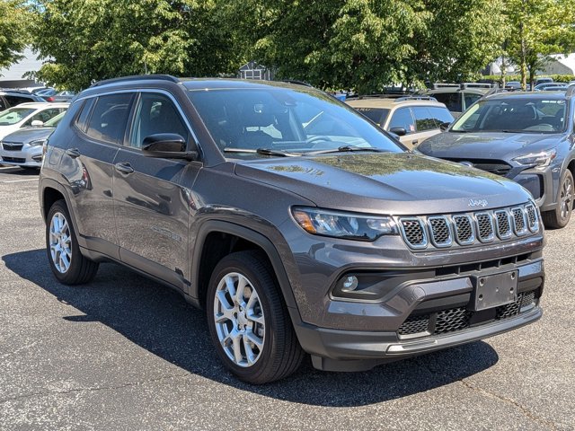 Used 2023 Jeep Compass Latitude AWD/4WD image 3