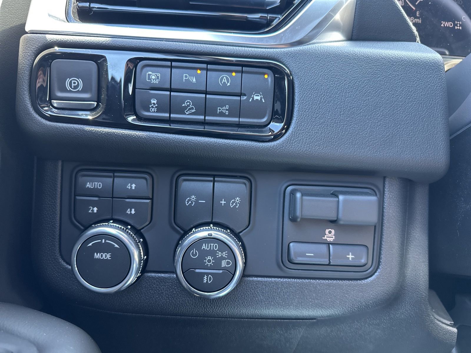 New 2026 GMC Yukon XL Elevation AWD/4WD image 12