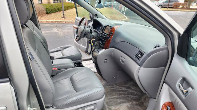 Used 2005 Toyota Sienna XLE Limited image 16