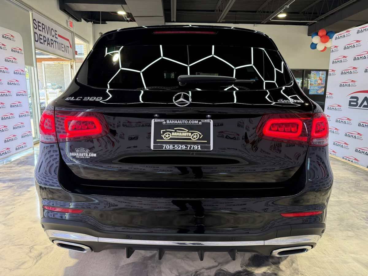 Used 2022 Mercedes-Benz GLC 300 4MATIC w/ AMG Line image 9