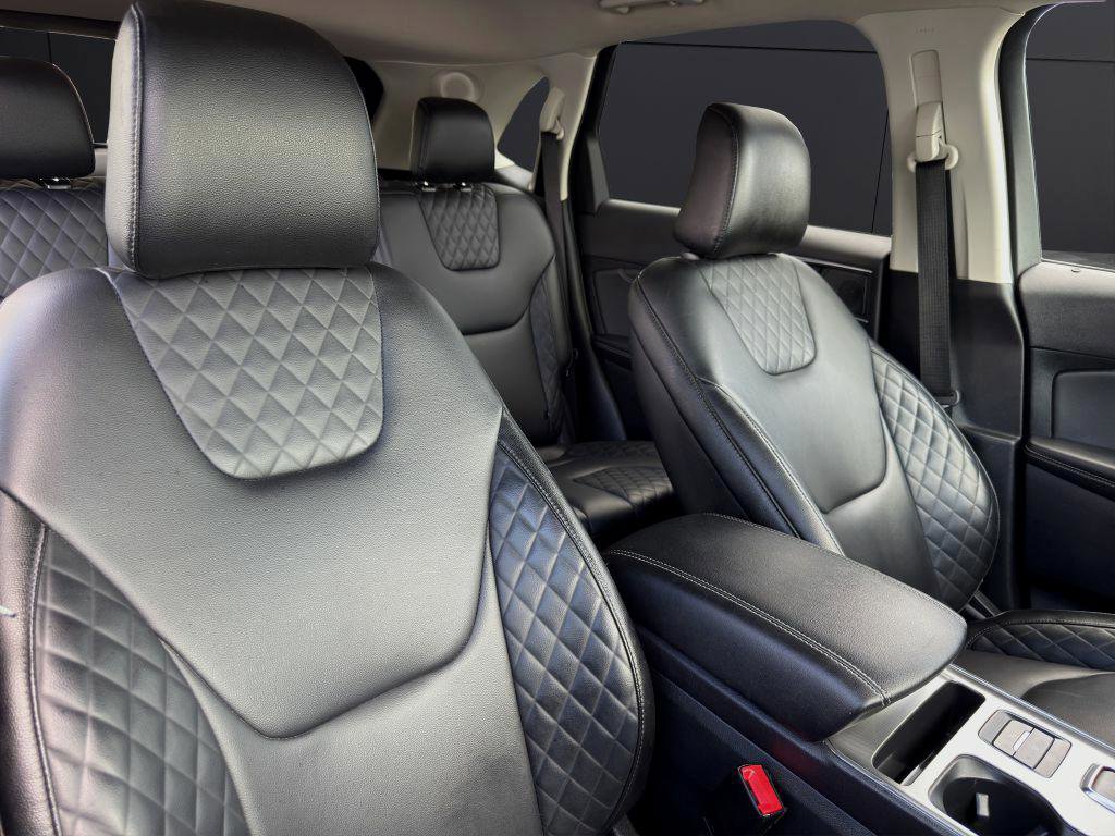 Used 2024 Ford Edge Titanium image 14