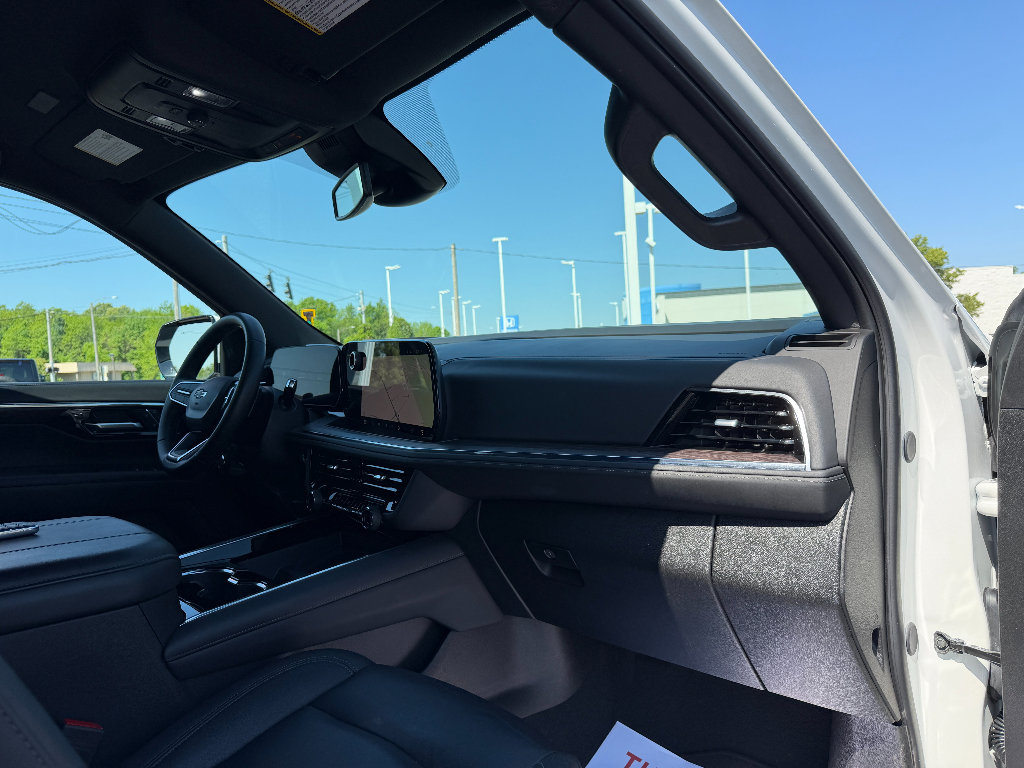 Used 2025 Chevrolet Suburban Z71 AWD/4WD image 15