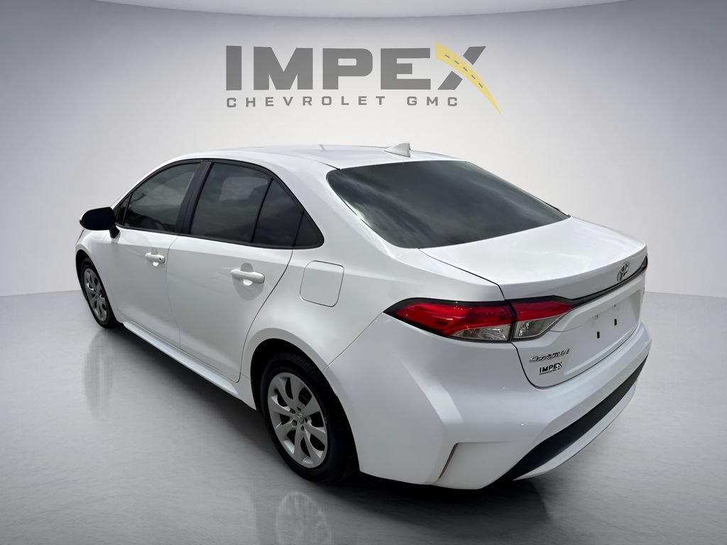 Used 2022 Toyota Corolla LE FWD image 3
