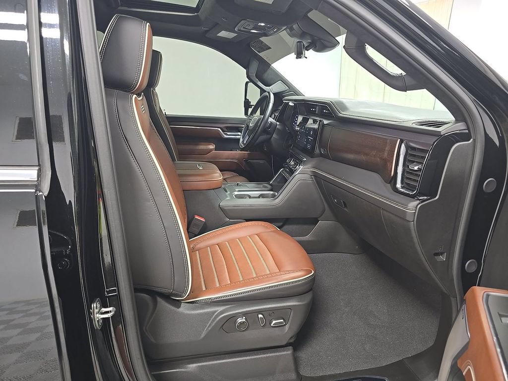 Used 2024 GMC Sierra 3500 Denali Ultimate AWD/4WD image 17