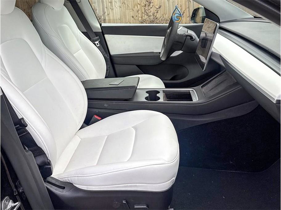 Used 2022 Tesla Model Y Performance image 28