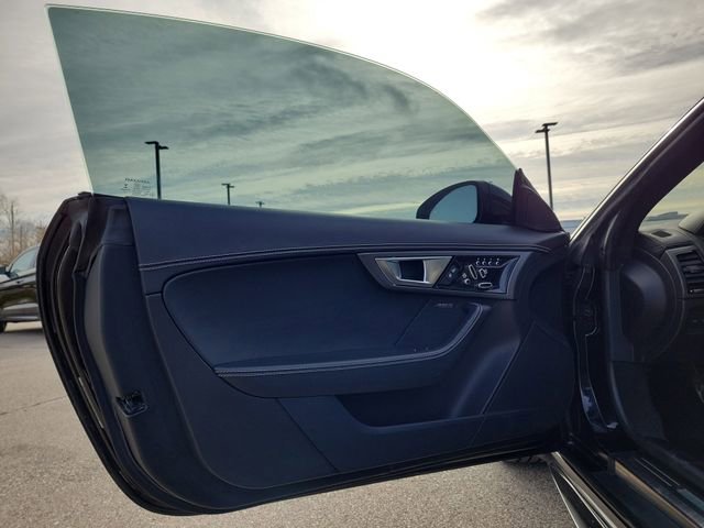 Used 2016 Jaguar F-TYPE R image 15