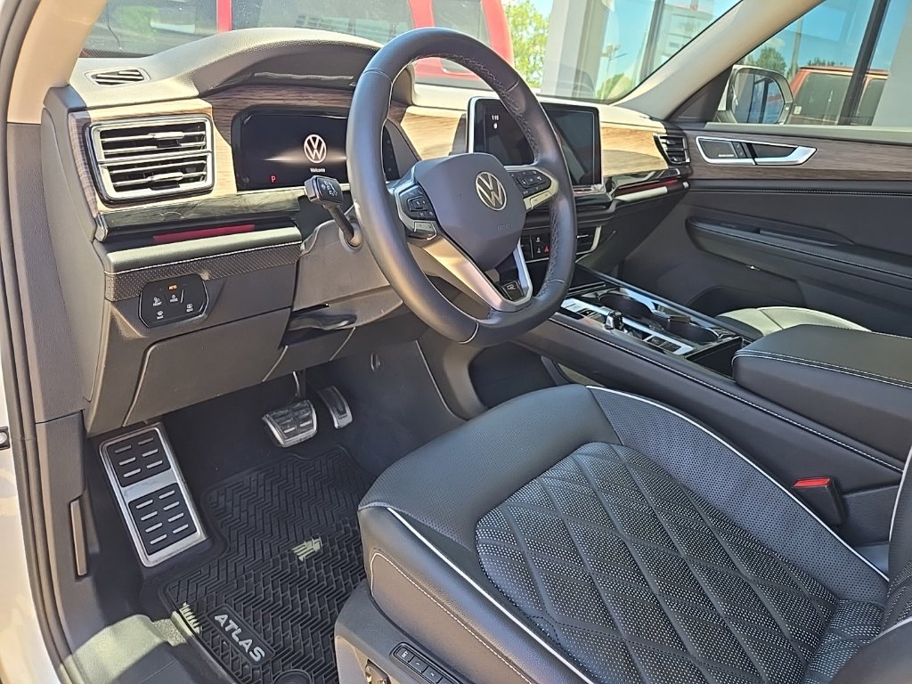 Used 2024 Volkswagen Atlas SEL Premium R-Line AWD/4WD image 39