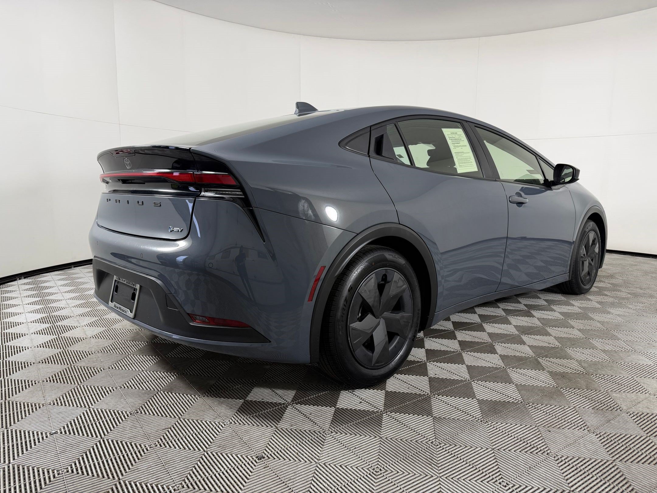Used 2025 Toyota Prius LE FWD image 9