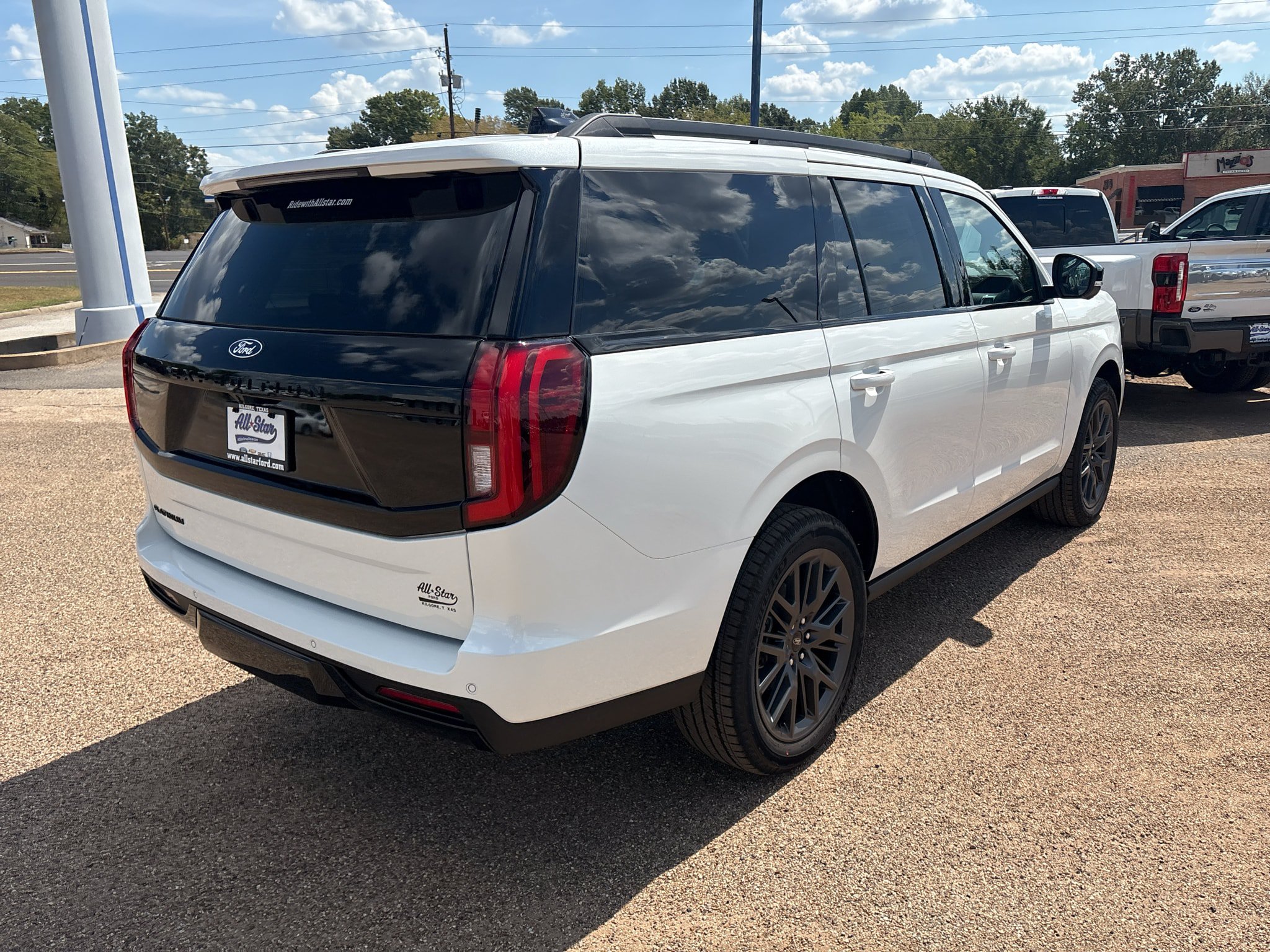 New 2027 Ford Expedition Platinum w/ Stealth Appearance Package AWD/4WD image 4