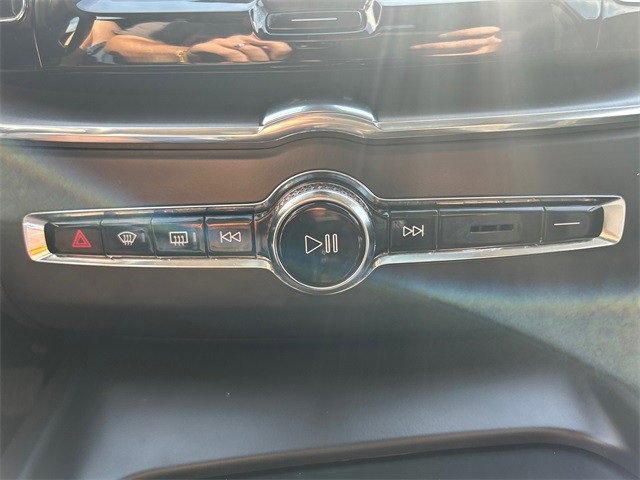 Used 2022 Volvo XC60 B5 Momentum image 26