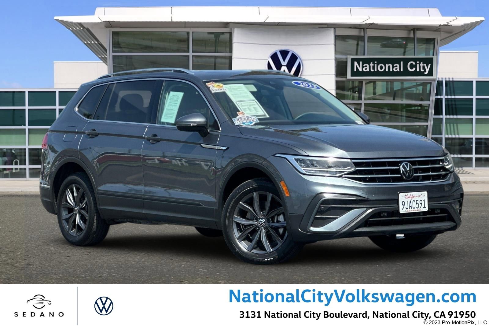 Certified 2023 Volkswagen Tiguan SE w/ Panoramic Sunroof Package image 1