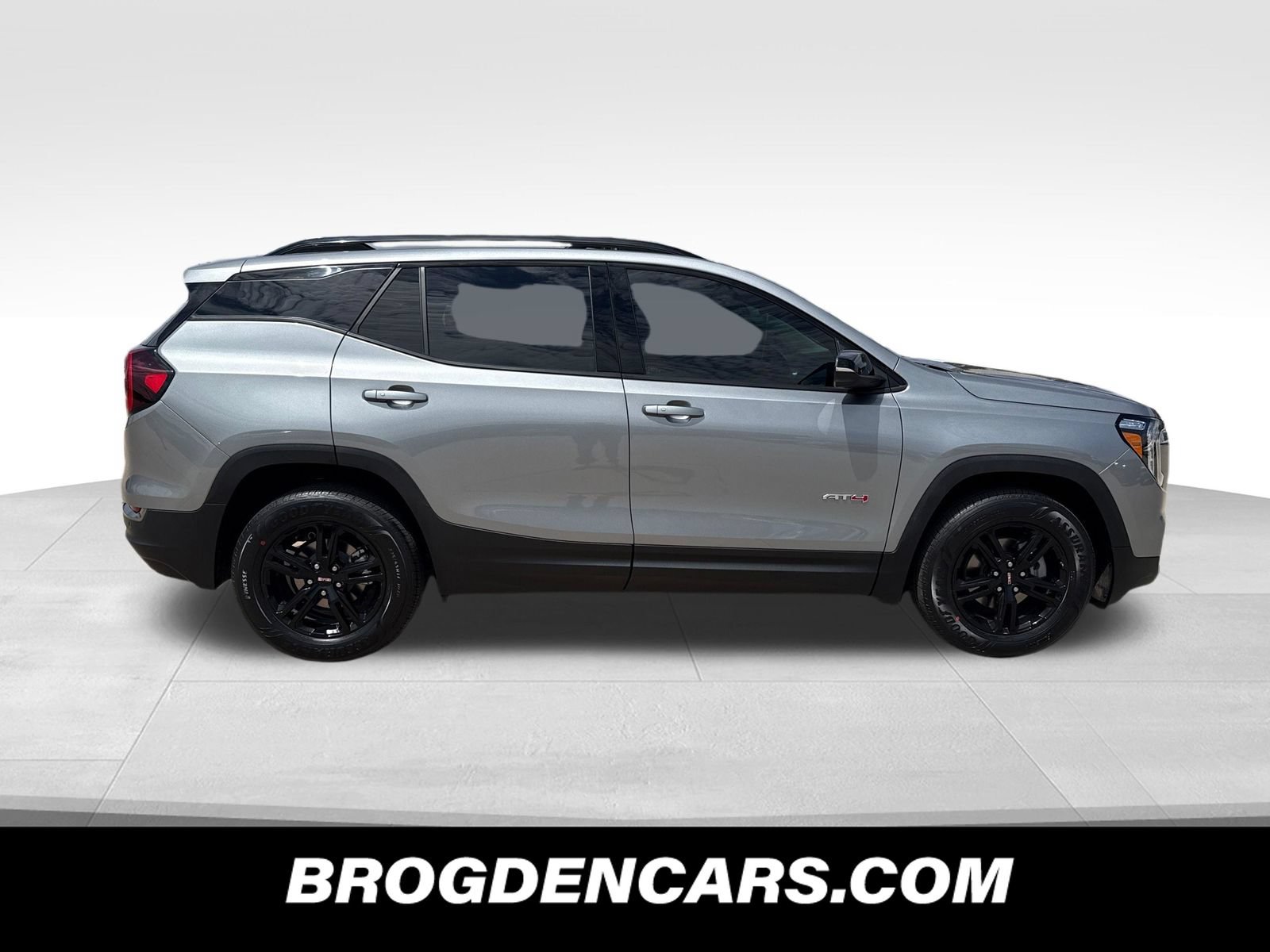 Used 2024 GMC Terrain AT4 AWD/4WD image 3