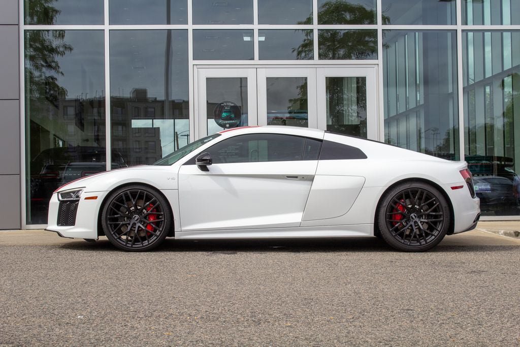 Used 2018 Audi R8 V10 w/ Premium Package RWD image 7