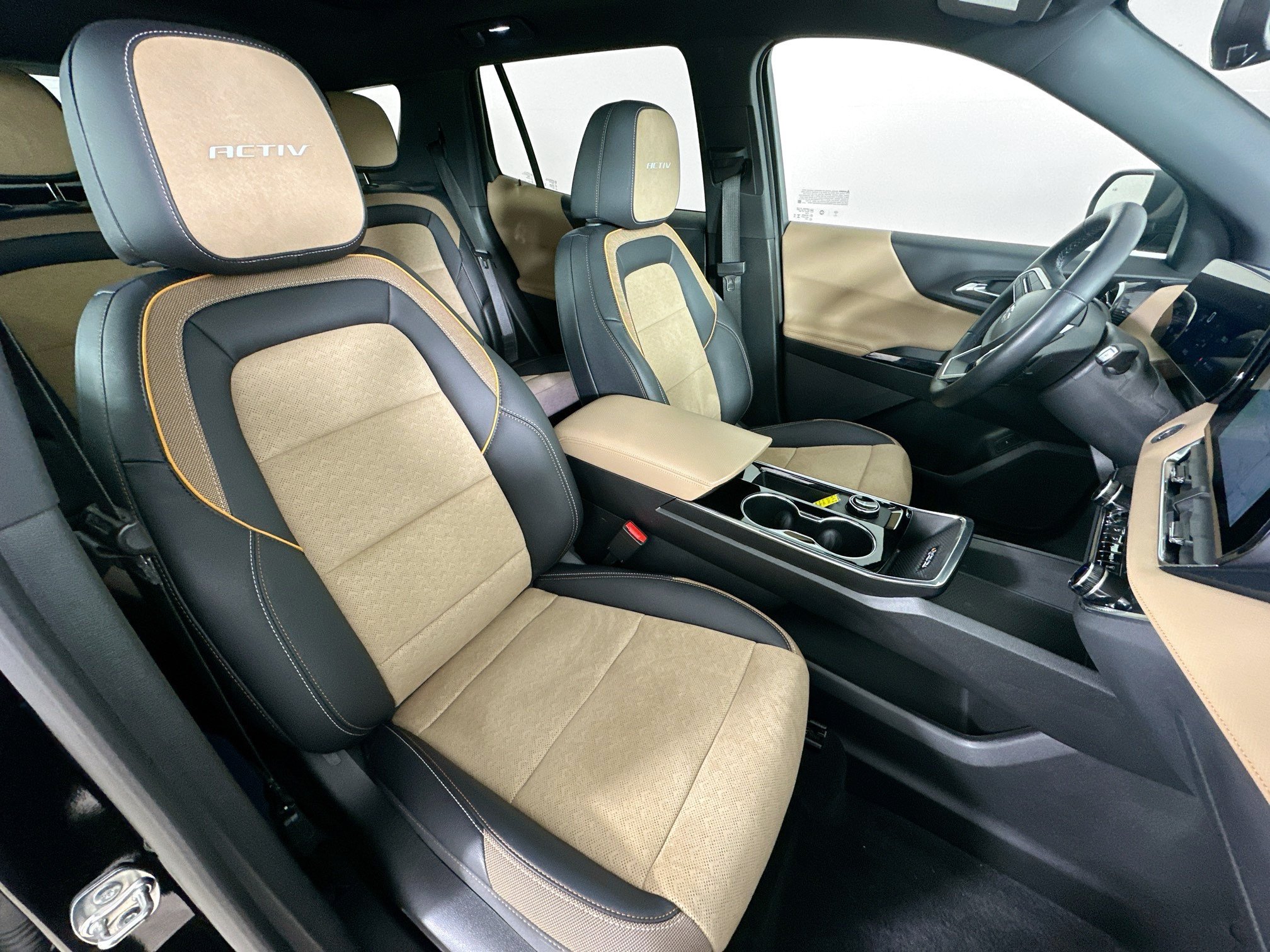 Certified 2025 Chevrolet Equinox ACTIV w/ Safety and Technology Package AWD/4WD image 34