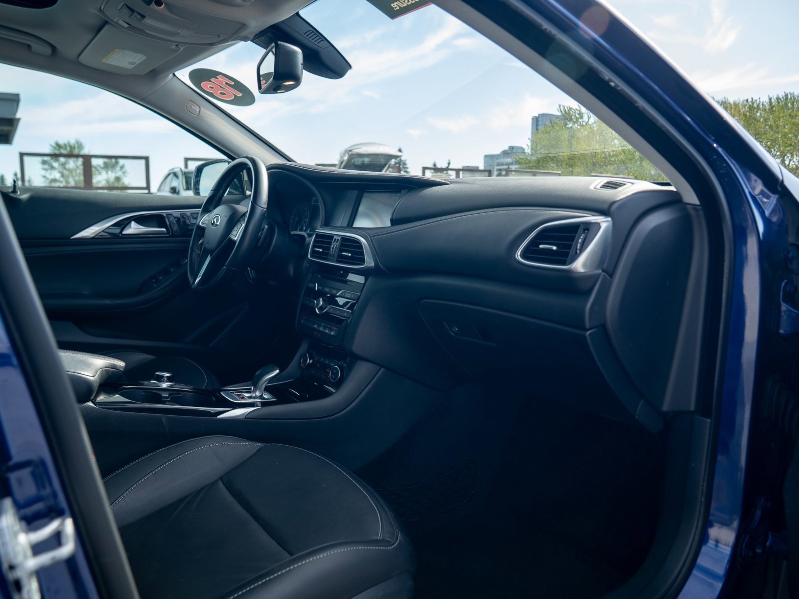 Used 2018 INFINITI QX30 Premium w/ Navigation Package FWD image 27