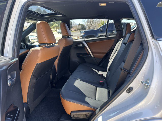 Used 2016 Toyota RAV4 SE w/ Advanced Technology Package image 12