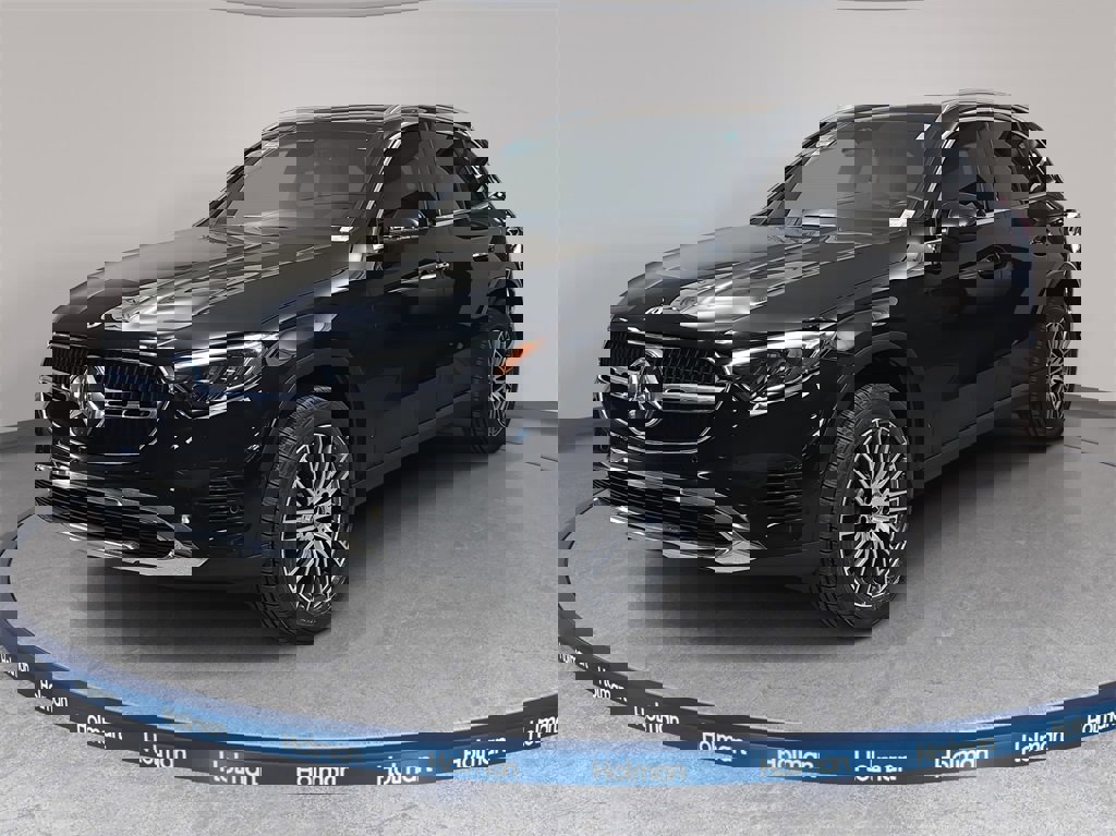 Used 2023 Mercedes-Benz GLC 300 4MATIC image 1