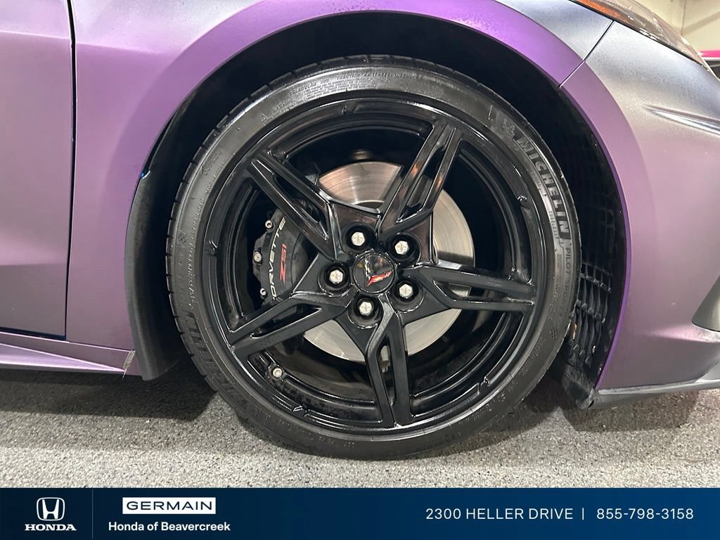 Used 2021 Chevrolet Corvette Stingray Coupe w/ Z51 Performance Package RWD image 12