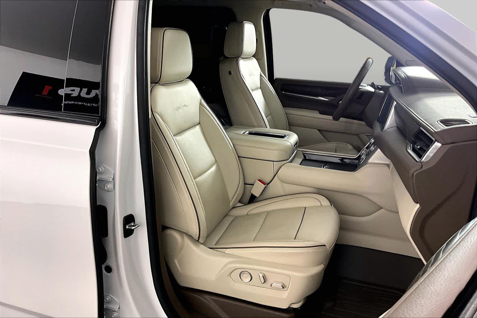Used 2023 GMC Yukon Denali w/ Denali Reserve Package AWD/4WD image 9