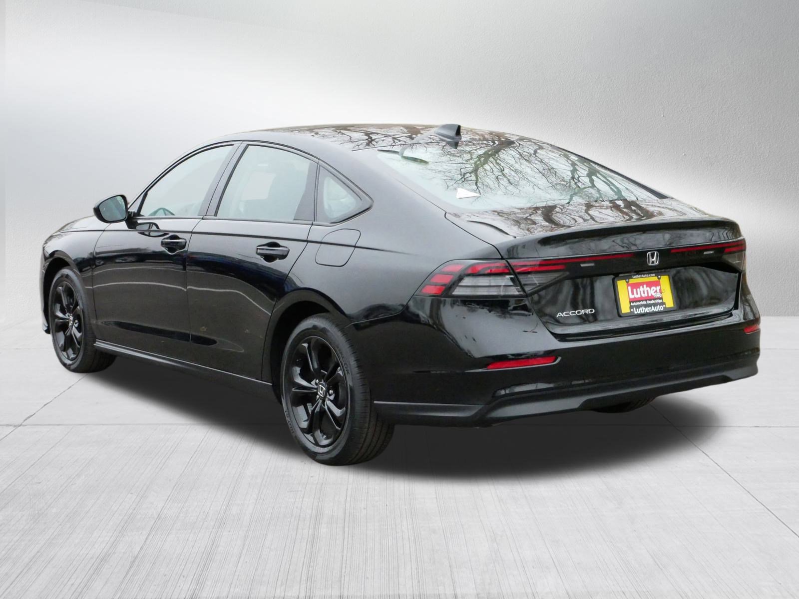 Certified 2025 Honda Accord SE image 5