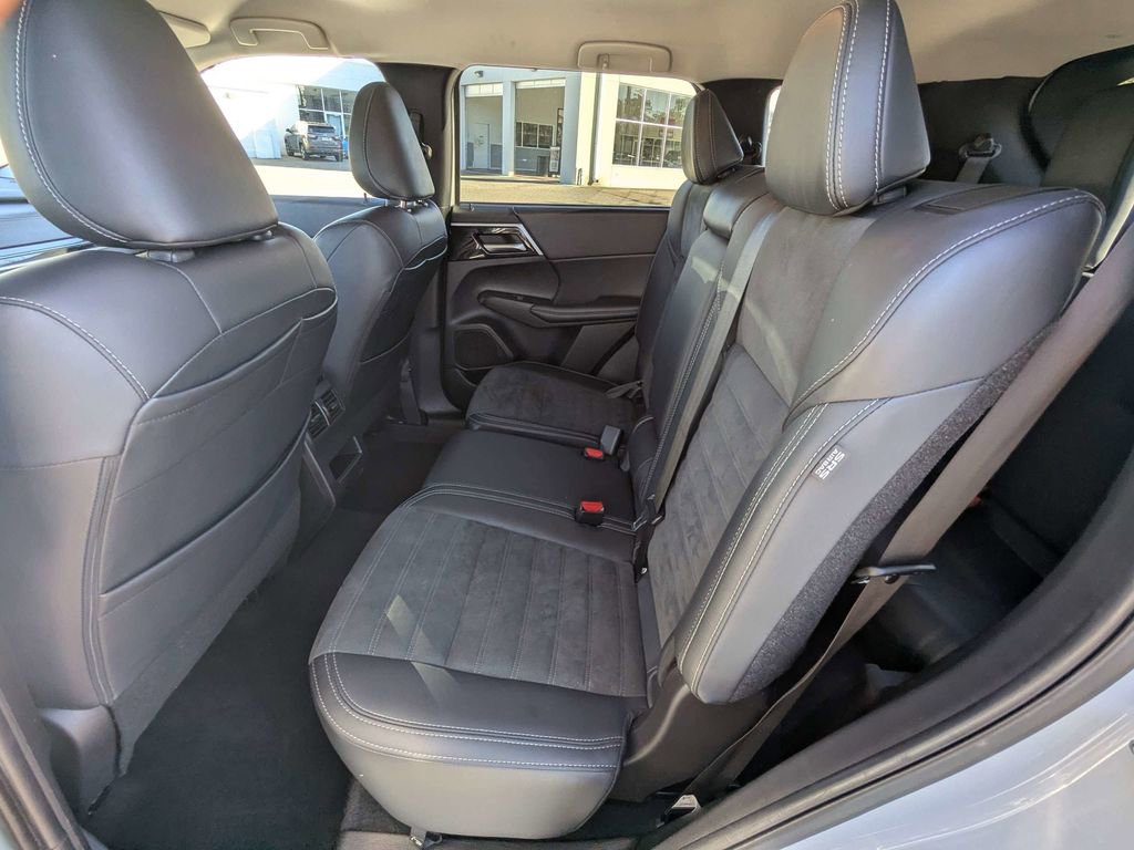 Used 2024 Mitsubishi Outlander SE image 15