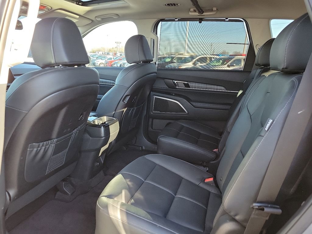 Used 2024 Kia Telluride EX w/ EX Captain's Chair Package image 10